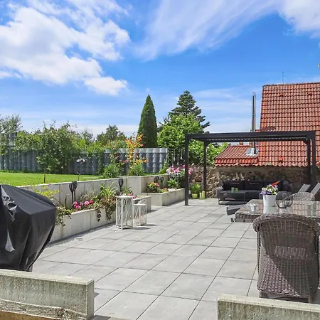 2 Bedroom Beautiful In Tatil Evi *