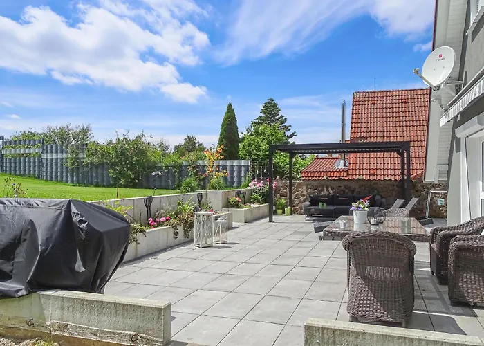 2 Bedroom Beautiful In בית נופש *